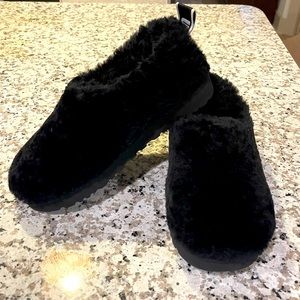 UGG Classic Cozy Bootie - Size 9 - Black
